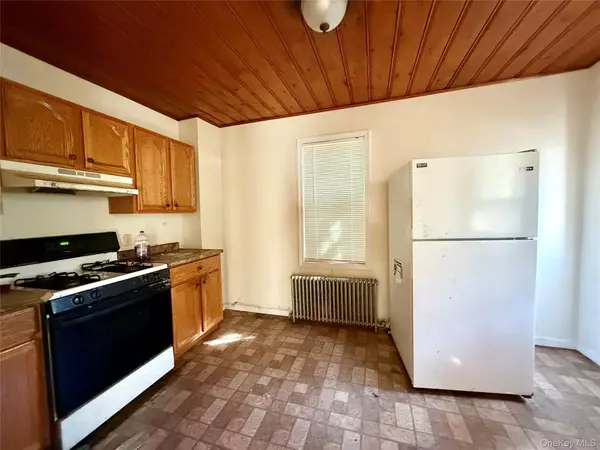 Poughkeepsie, NY 12601,2-4 Elm PL