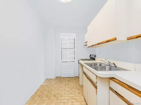 Bronx, NY 10468,2835 Webb AVE #2A