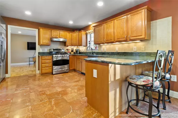 Carmel, NY 10512,31 Farm Lake CT