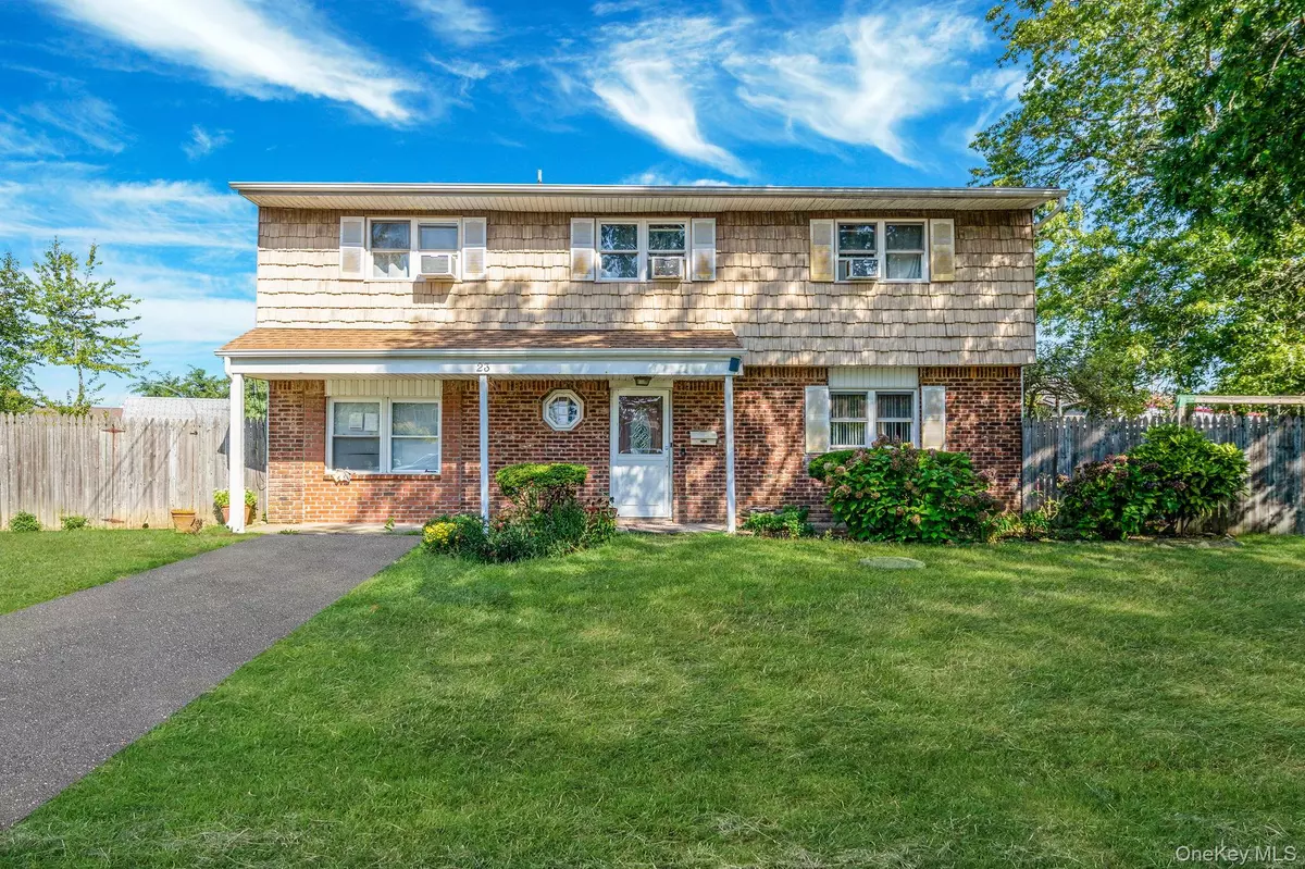 North Babylon, NY 11703,23 Caroline CT