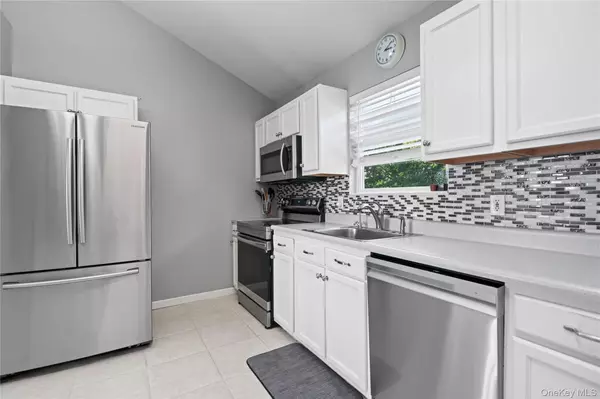 Shirley, NY 11967,29 Seymour DR