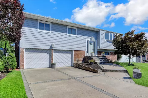 985 North DR, Merrick, NY 11566