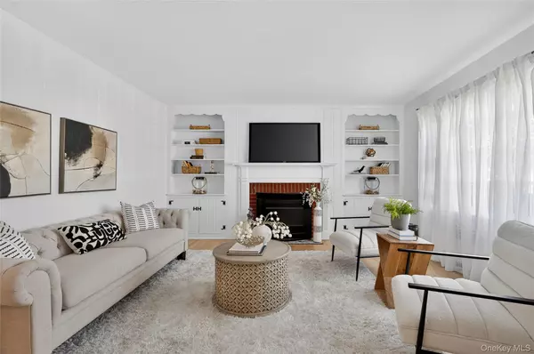 Westbury, NY 11590,60 Concord ST