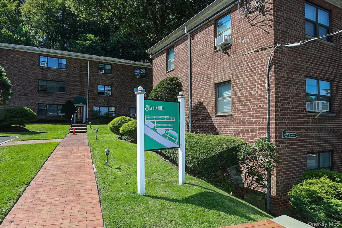Roslyn, NY 11576,309 Main ST #Unit D