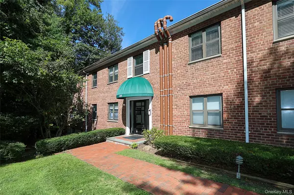 Roslyn, NY 11576,309 Main ST #Unit D