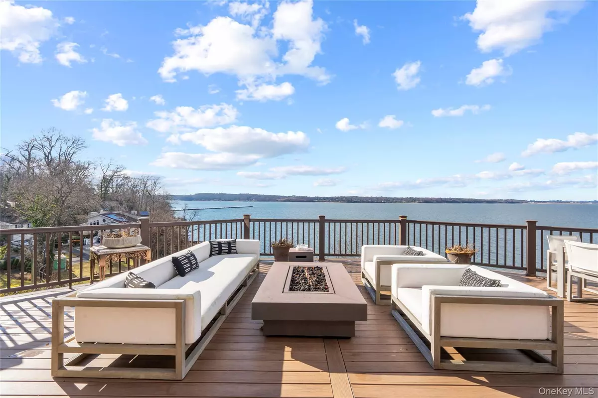 Glen Cove, NY 11542,18 Bluff RD