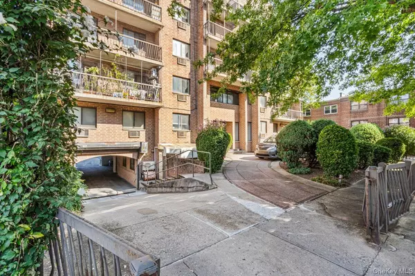 Flushing, NY 11355,147-45 Barclay Ave #2