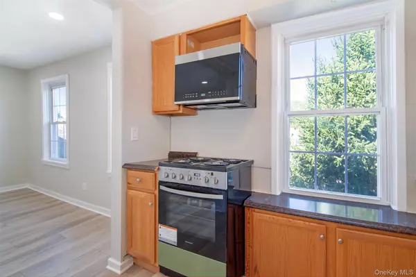 Harrison, NY 10528,57 Sterling AVE #2