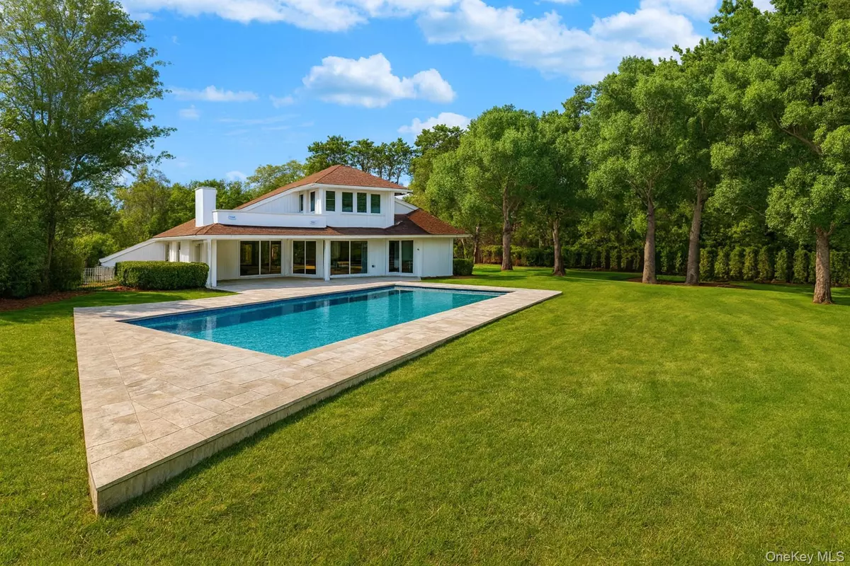 East Quogue, NY 11942,9 The Registry