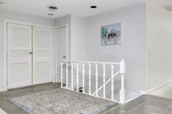 Pomona, NY 10970,10 Tara DR