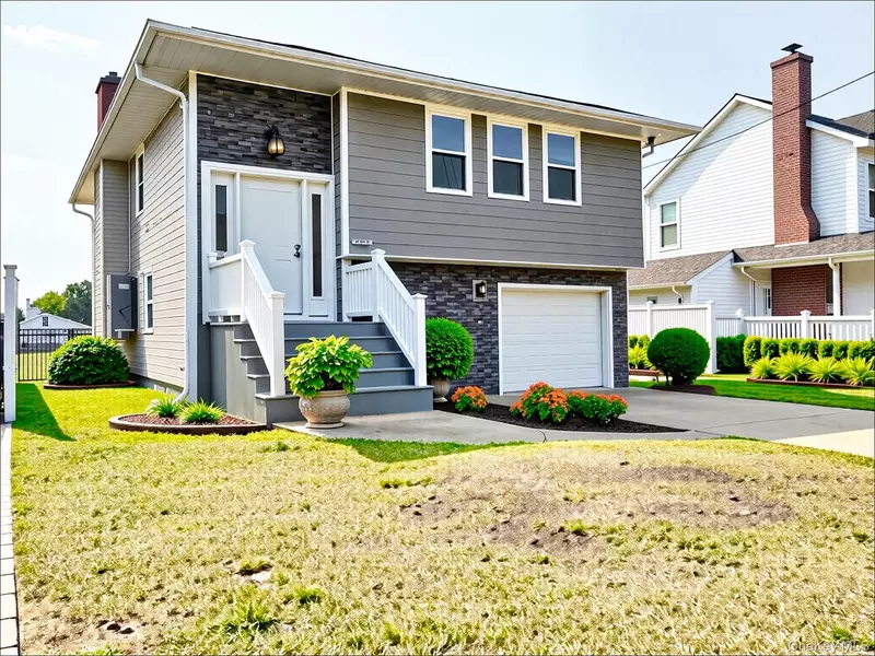 248 E Shore RD, Lindenhurst, NY 11757