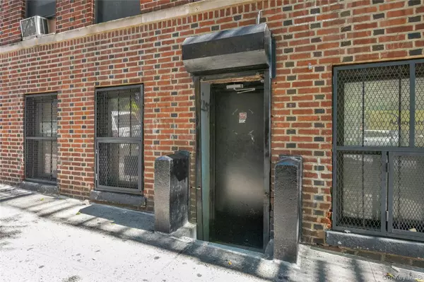 2400 Davidson AVE #Ground FL Office, Bronx, NY 10468
