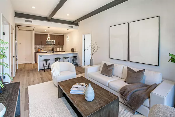 Pleasantville, NY 10570,70 Memorial PLZ #415