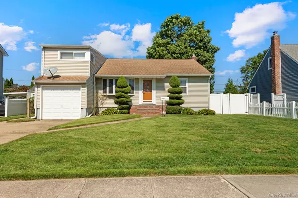 3945 Old Post RD, Seaford, NY 11783