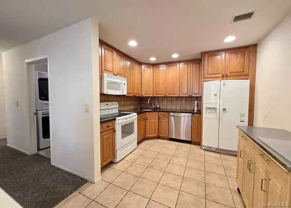Coram, NY 11727,150 Birchwood RD