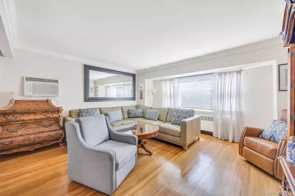 Hicksville, NY 11801,10 Layton AVE