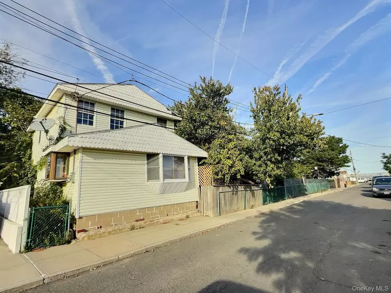 815 Walton RD, Broad Channel, NY 11693