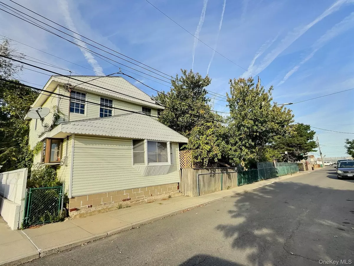 Broad Channel, NY 11693,815 Walton RD