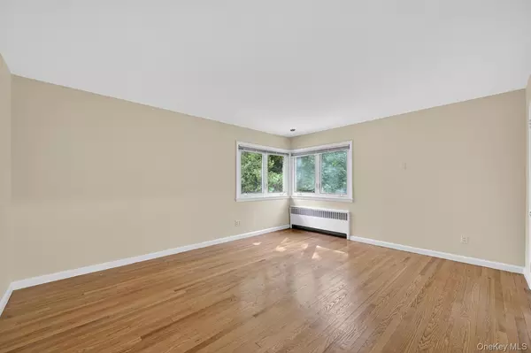 Huntington, NY 11743,12 Griffith LN