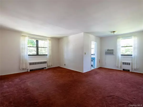 Douglaston, NY 11362,244-16 57 Drive #2nd Floor
