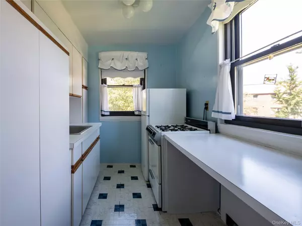 Douglaston, NY 11362,244-16 57 Drive #2nd Floor