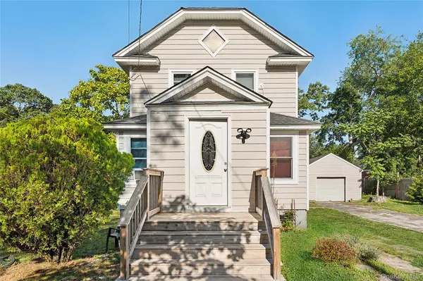 135 Lake AVE, Flanders, NY 11901