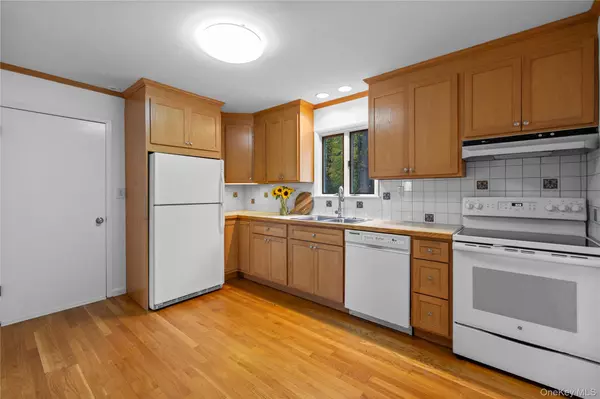 North Salem, NY 10560,27 Sunset DR