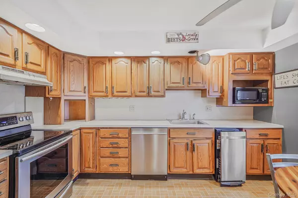 Levittown, NY 11756,246 Blacksmith RD