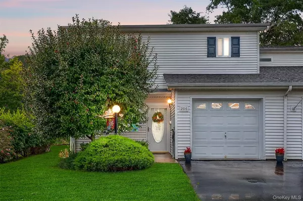 206 Tamerisk LN, New Windsor, NY 12553