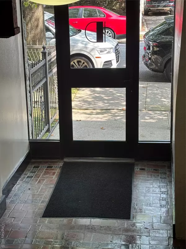 Beechhurst, NY 11357,160-15 Powells Cove Boulevard #D302