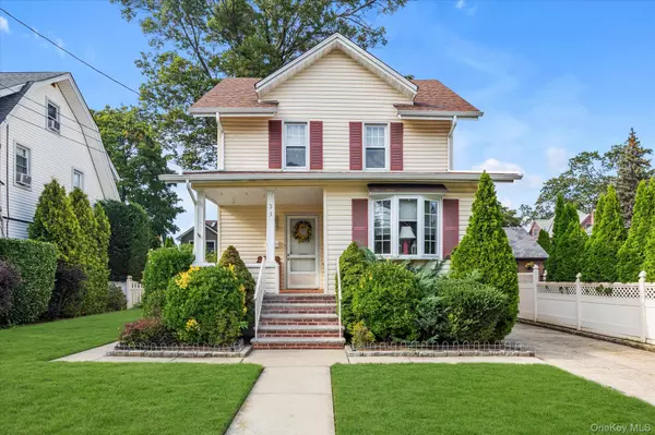 35 Manor RD,  Lynbrook,  NY 11563