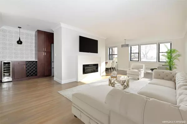 Mineola, NY 11501,6 Birchwood CT #4N