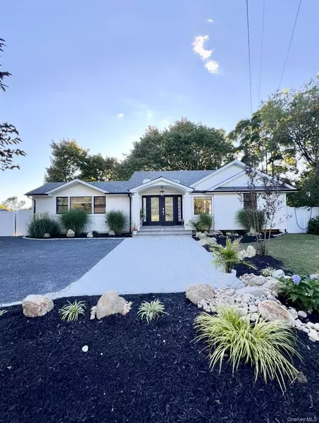 566 Locust AVE, Oakdale, NY 11769