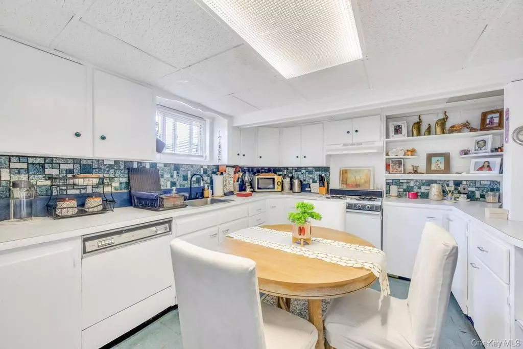 Valley Stream, NY 11580,5 Park PL