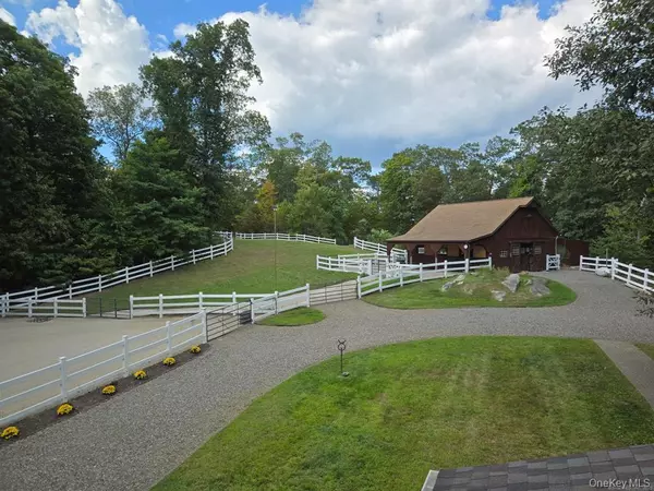 New Fairfield, CT 06812,30 Jewel LN
