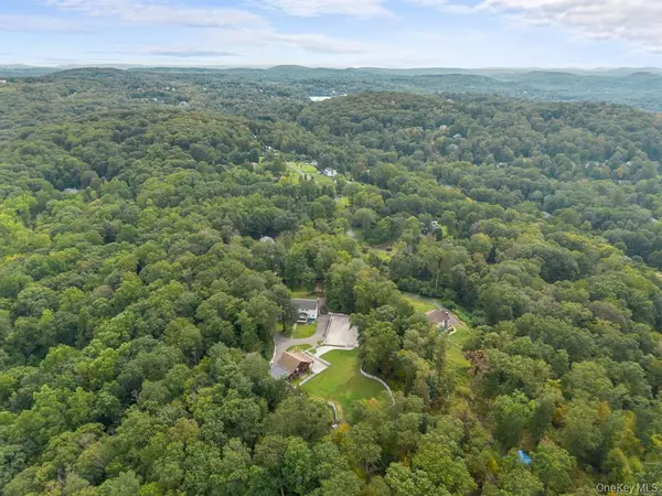 New Fairfield, CT 06812,30 Jewel LN