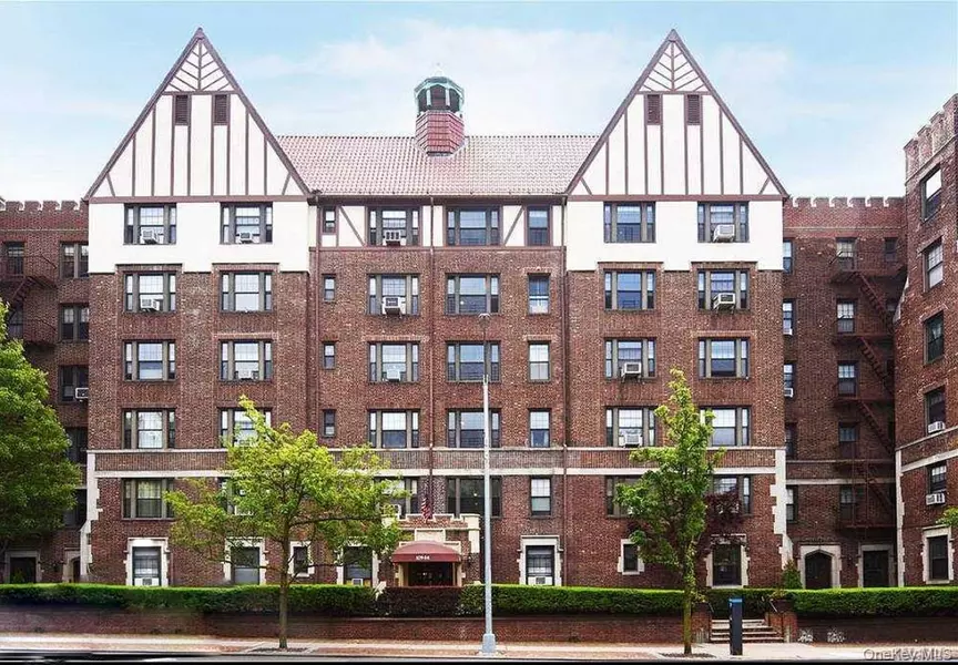 109-14 Ascan AVE #2H, Forest Hills, NY 11375