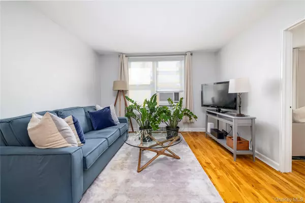 Valley Stream, NY 11581,530 Dubois AVE #1B