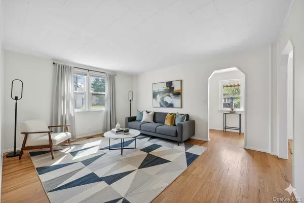 Bayville, NY 11709,29 Hickory RD