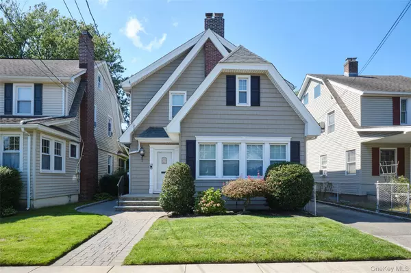 20 Geranium AVE, Floral Park, NY 11001