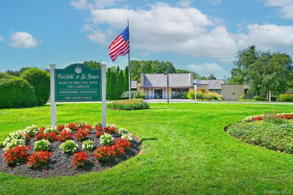 704 Cabot CT, Saint James, NY 11780