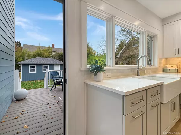 Greenport, NY 11944,426 Clark ST