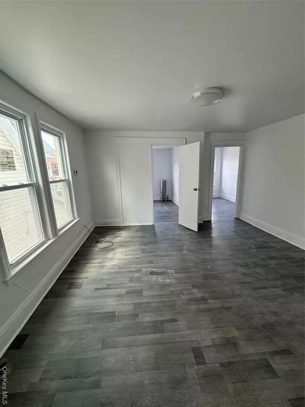 Flushing, NY 11355,54-13 152nd ST