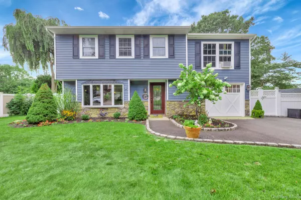 Ridge, NY 11961,4 Ashford DR