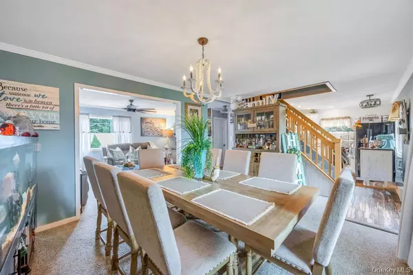 Levittown, NY 11756,63 Silver LN