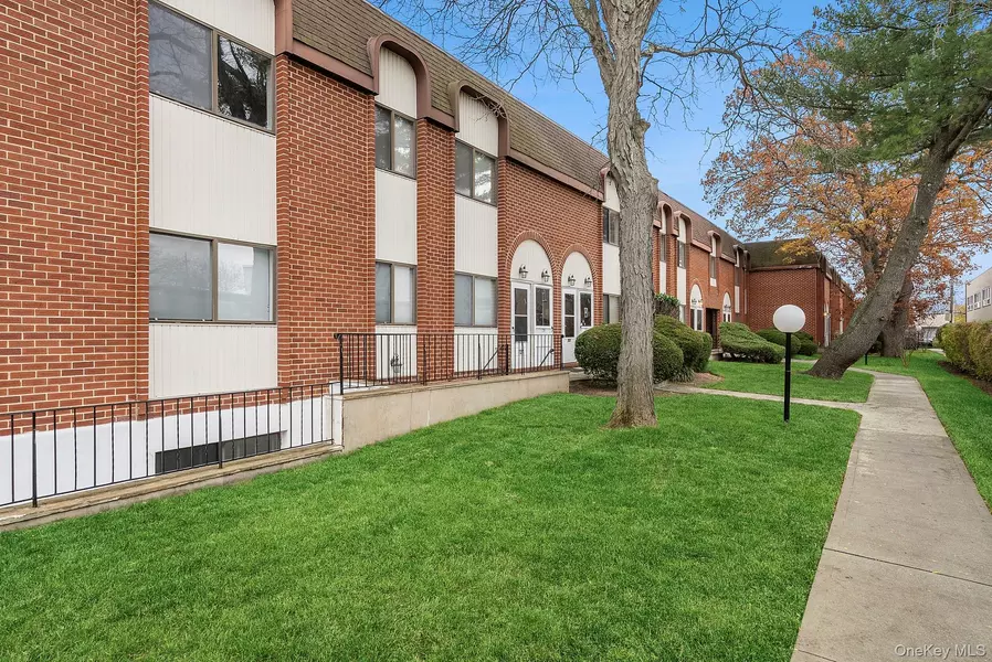 741 Chestnut ST #1st Fl, Cedarhurst, NY 11516