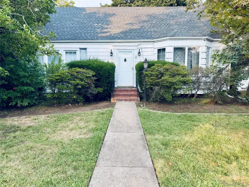 17 Henry AVE, Hicksville, NY 11801