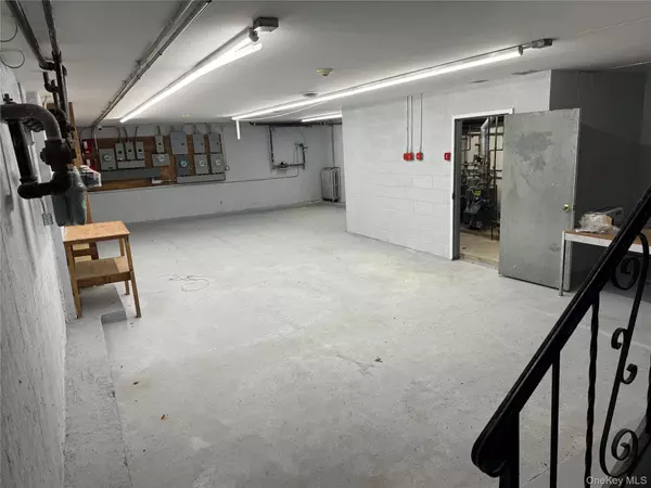 Glendale, NY 11385,8866 Myrtle AVE