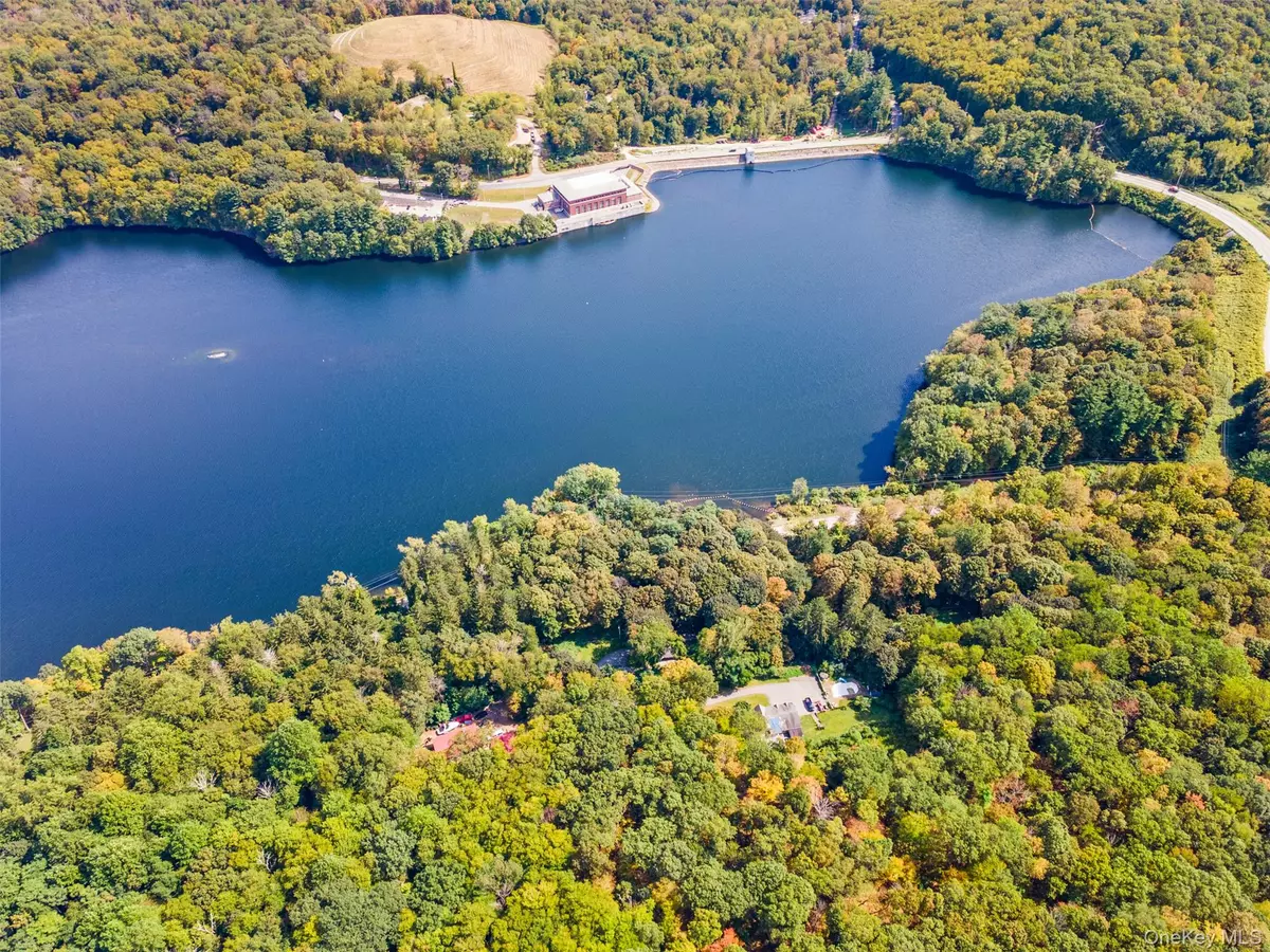 Carmel, NY 10512,33 Raspberry LN
