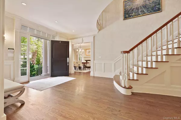 Scarsdale, NY 10583,8 Horseguard LN
